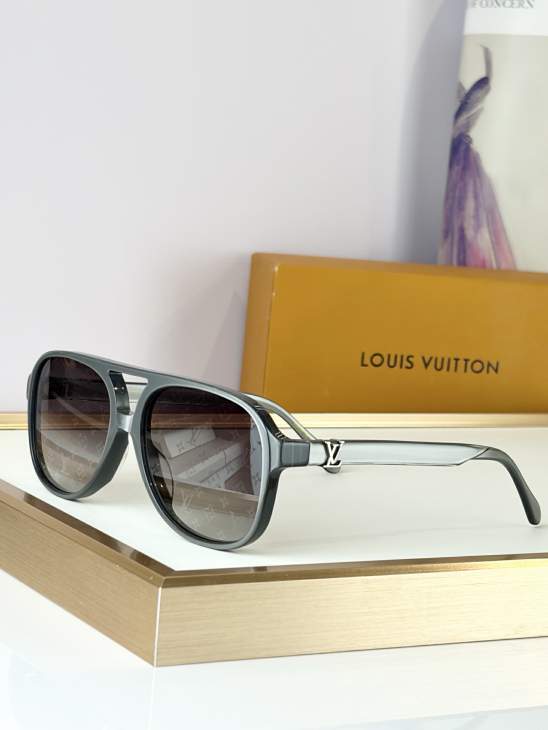 Picture of Louis Vuitton Sunglasses _SKUfw81854741fw
